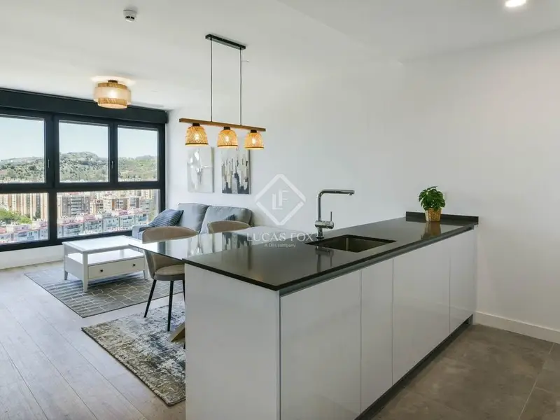 Apartamento en Malaga con Vistas Panoramicas y Amenities