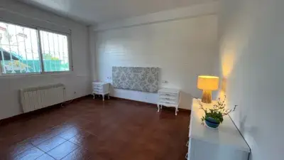 Chalet en Alquiler en Oleiros con Jardin y Garaje