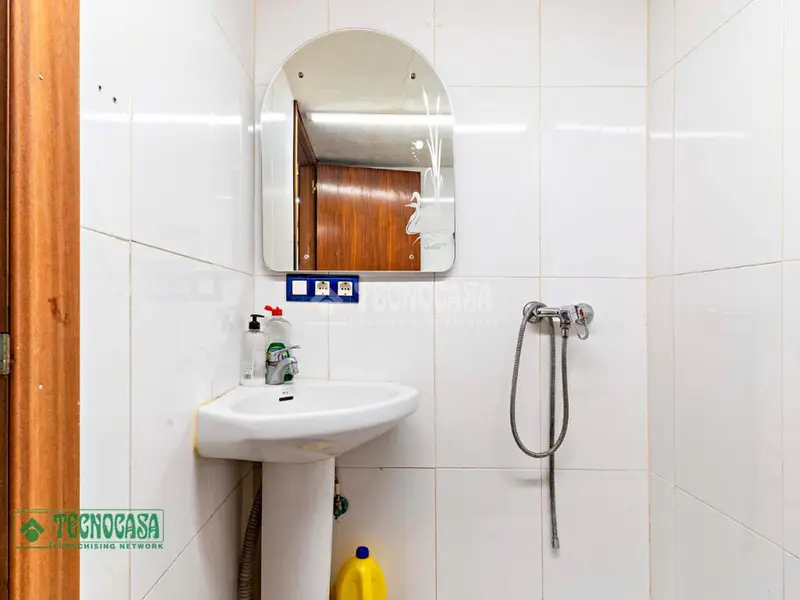 Local en Venta Roquetas de Mar Centro Ideal Hosteleria o Vivienda