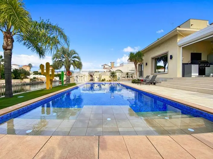 Villa de Lujo 5 Dormitorios Empuriabrava