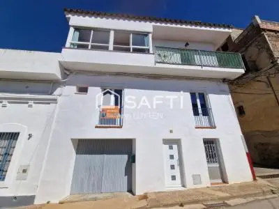 Casa en Vilajuïga con Jardin y Garaje Doble