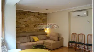 Piso en Venta en Industria: Luminoso y Amplio con Vistas Despejadas