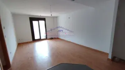 Piso en Venta en Residencial con Piscina 2 Dormitorios 2 Baños