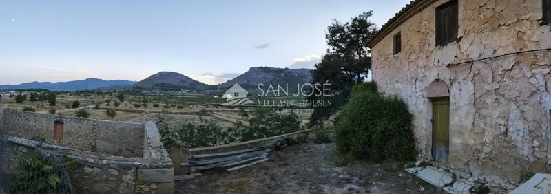 Casa con Terraza en La Romana Finca Rústica con Vistas a la Montaña