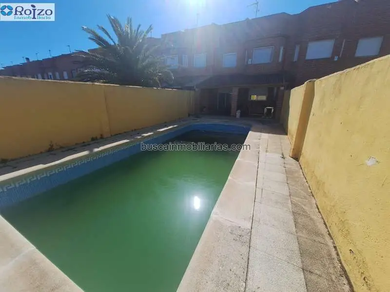 Casa Adosada en Chozas de Canales con Piscina y Terraza