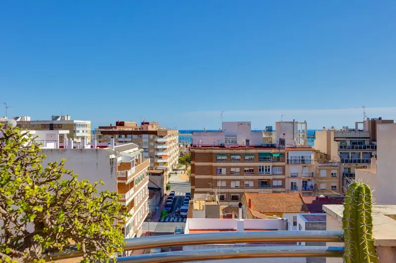 Apartamento de Lujo en Torrevieja con Vistas al Mar