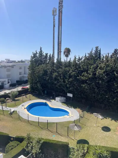 Apartamento 4 Dormitorios en Venta El Paraiso Estepona