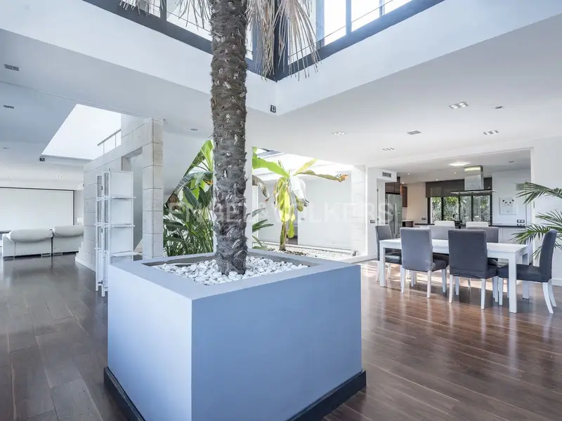 Chalet de Lujo en Vallromanes con Piscina y Gimnasio