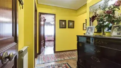Piso en venta en Plaza Europa cerca de transporte y comercios
