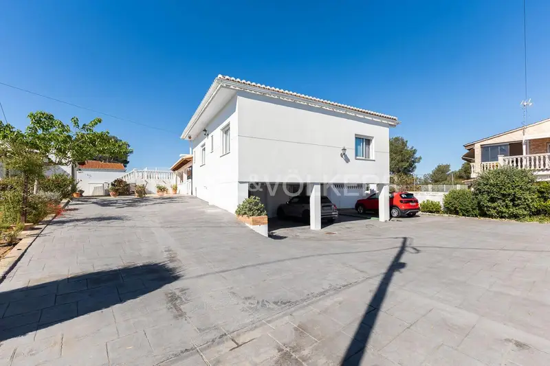 Chalet en Venta Alzira Amplio Jardin Piscina Paellero