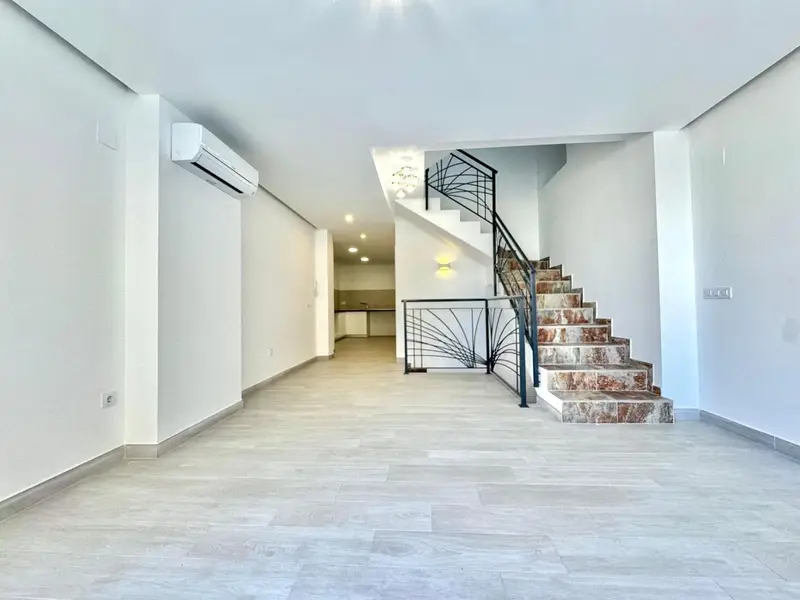 Chalet en Venta Piles Valencia Nueva Con Piscina y Garaje