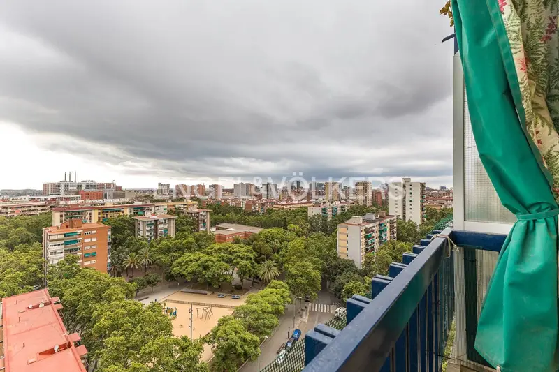 Apartamento en venta Barcelona 63m2 3 habitaciones terraza vistas