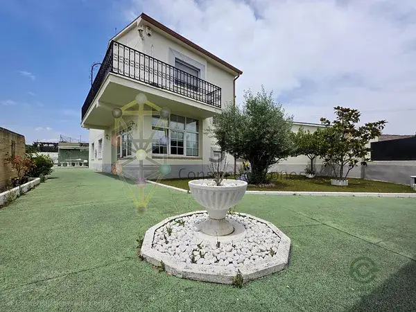 Chalet en venta Torrelaguna con piscina y padel
