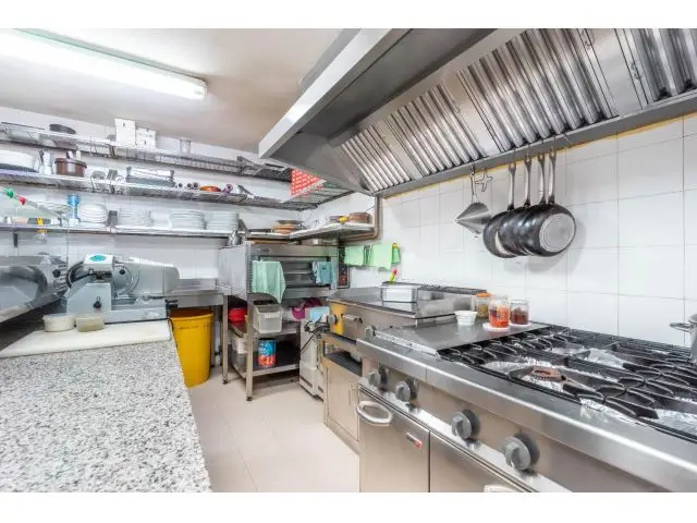 Local Comercial en Venta en Oviedo Centro: Oportunidad de Negocio