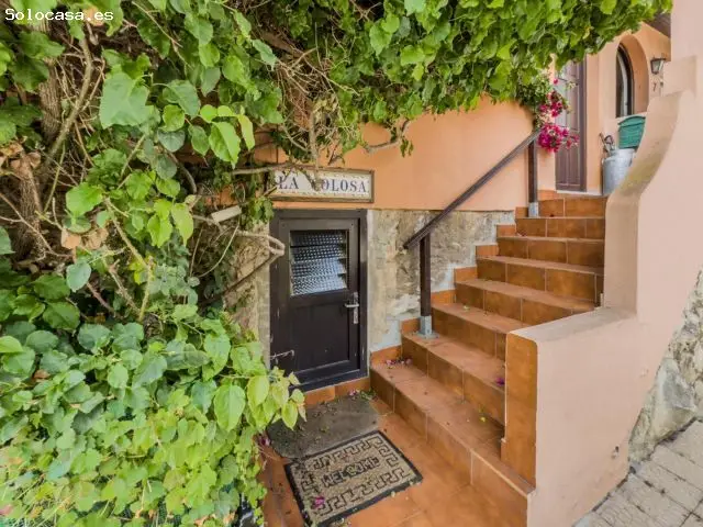 Chalet Adosado en Cuatro Caminos con Terraza y Garaje