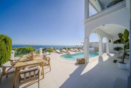 Villa en Benalmadena Costa 5 Dormitorios Vistas al Mar Piscina