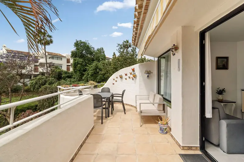 Piso de 2 Dormitorios en venta Calahonda, España