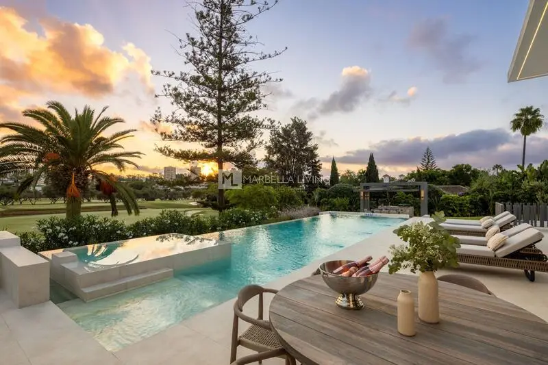 Villa de 5 dormitorios en Nueva Andalucía