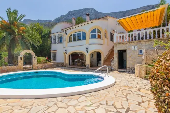 Villa en Dénia con Vistas al Mar y Montgó 4 Dormitorios
