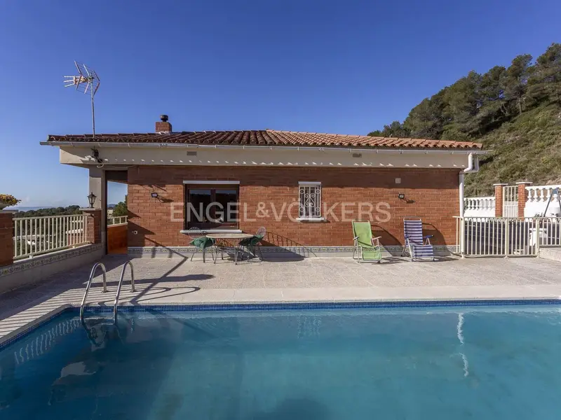 Finca Rustica en Venta en Font-rubí con Piscina y Vistas