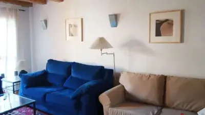 Casa en venta en Roncal: Rehabilitada con patio y chimenea