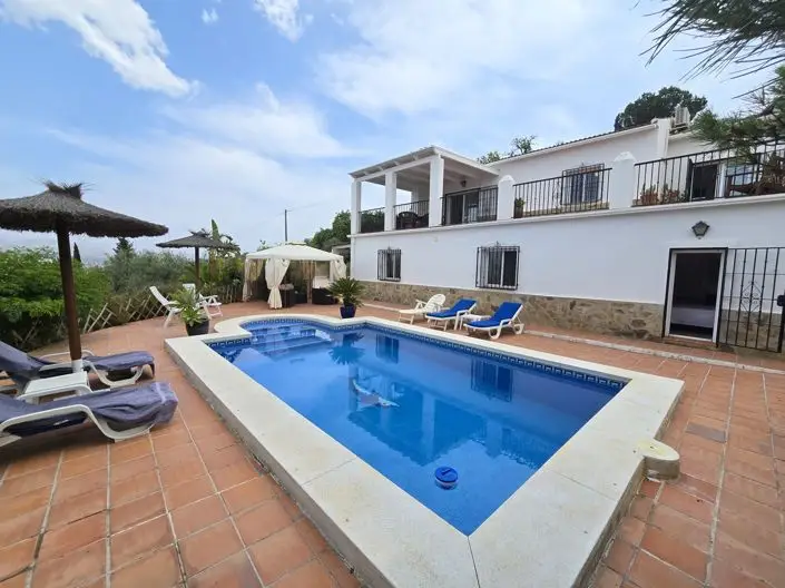 Villa de Lujo en Venta 4 Dormitorios Los Romanes