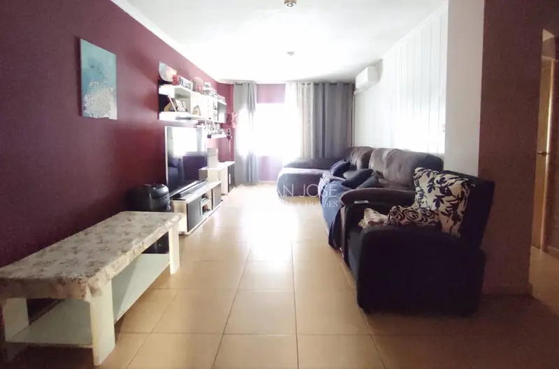 Casa con Terraza en Novelda Ideal para Familias