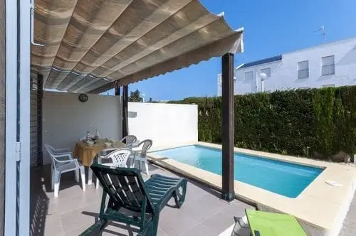 Chalet en Oliva Nova cerca de la playa con piscina privada