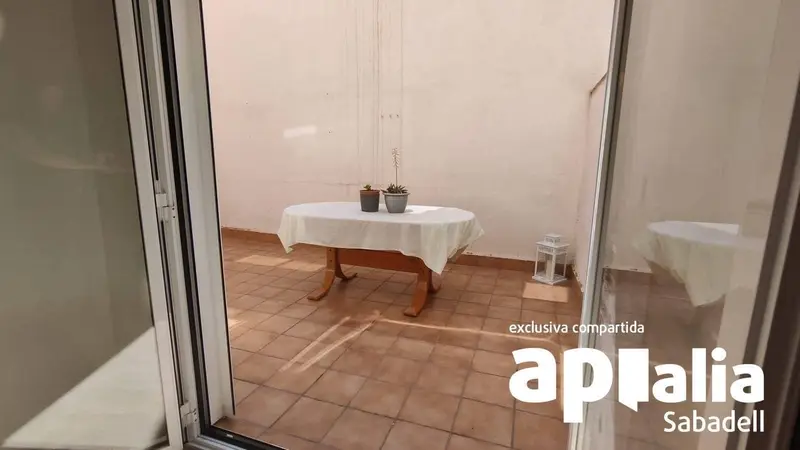 Apartamento en venta en Sabadell Planta Baja 3 habitaciones Patio 20m2