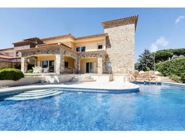 Casa en Platja d Aro con Piscina y Garaje para 3 Coches
