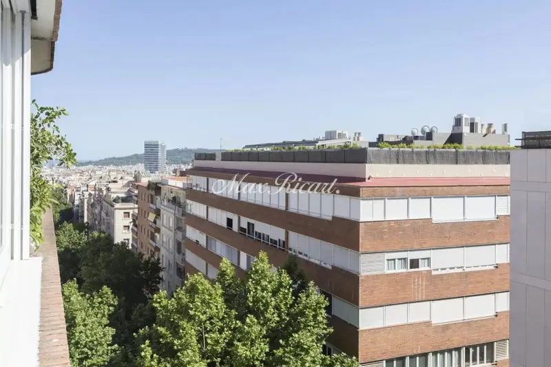 Vivienda de Lujo Reformada en Turó Park con Terraza