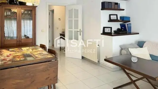 Vivienda en Los Pinos con local comercial de 65m²