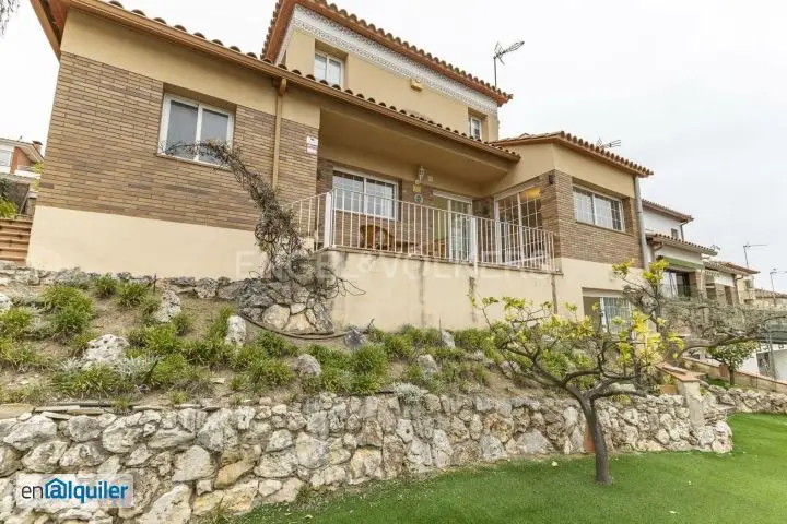 Casa Amueblada en Canet de Mar con Jardin y Garaje