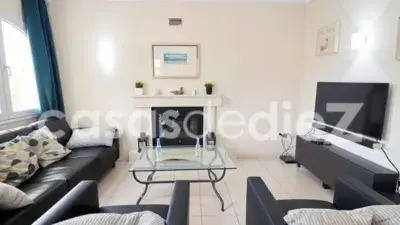 Villa en Oliva Nova con Piscina Privada y Jardín
