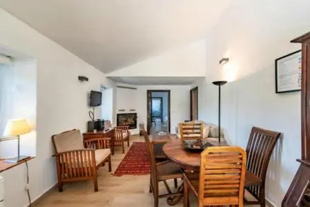Casa de Campo Andaluza Siglo XVII con Apartamentos y Salón para Eventos