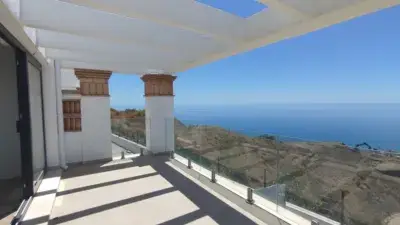Chalet Adosado en Peñoncillo con Vistas al Mar