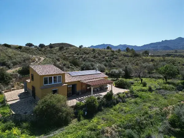 Casa de Campo con 3 Dormitorios y Vistas Panorámicas en Alfaix