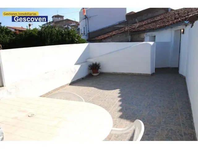 Vivienda con Terraza y Tres Dormitorios Amueblada