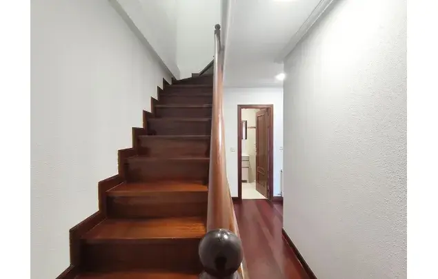 Chalet Adosado en Laredo 4 Dormitorios 240m²