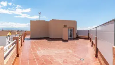 Atico en Albolote con Terraza Privada de 160m2