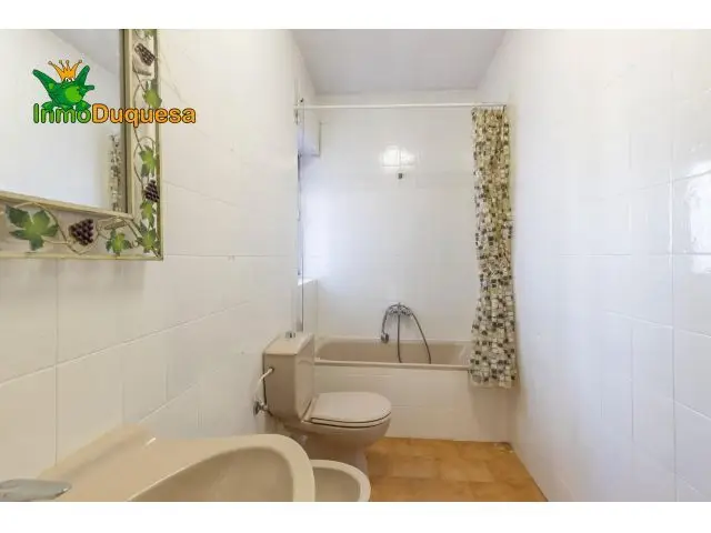 Casa con Local Comercial en Armilla