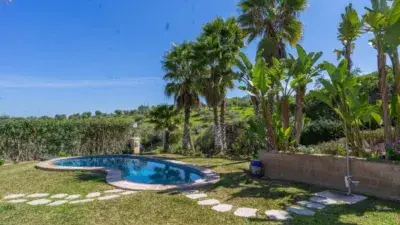 Chalet en Alquiler en Zona Rural con Piscina y Jardin