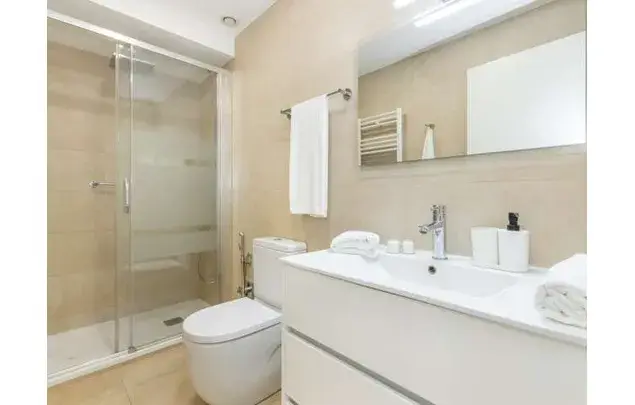 Alquiler Habitaciones 142m2 Gran Via De Carles III Barcelona