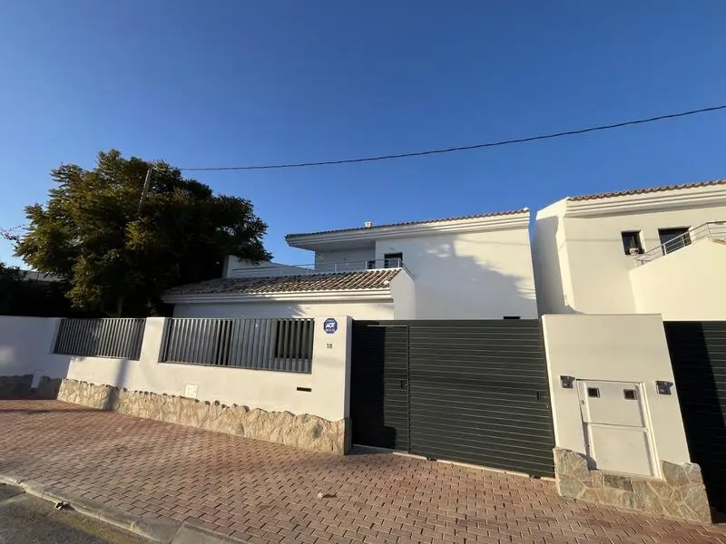 Villa en Venta San Pedro del Pinatar 3 Dormitorios Piscina Privada