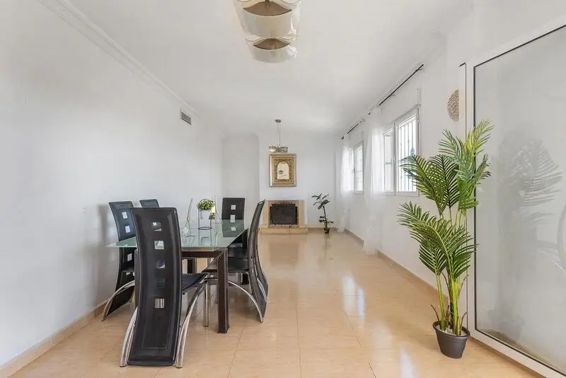 Villa en Rojales con Vistas Panorámicas y Piscina Privada