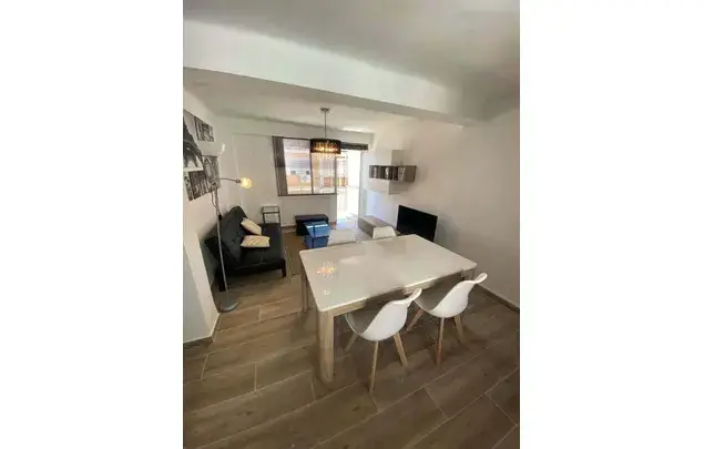 Habitaci
ón 80m
² Plaza Miraflores M












































álaga