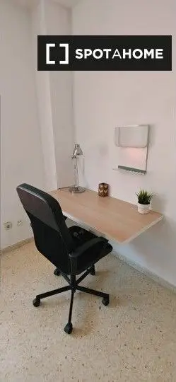 Apartamento 5 Dormitorios 1 Ba
																																													
																																													
																																													
																																													Madrid Spotahome