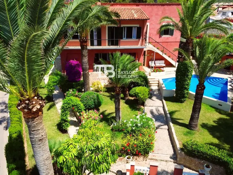 Villa de Lujo en Palmanova con Vistas al Mar