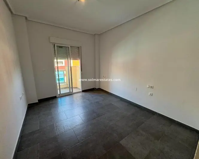 Apartamento 3 Dormitorios Almorad	 Costa Blanca