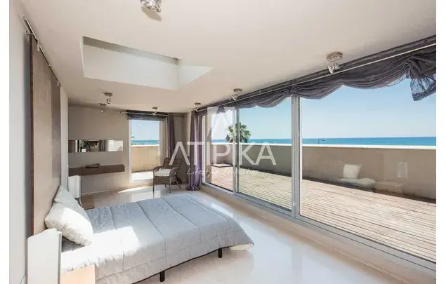 Casa de Lujo en Gavà Mar 800m² 6 Dormitorios Piscina